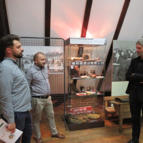 Powiększ obraz: Zwiedzanie Muzeum Ziemi Karlińskiej